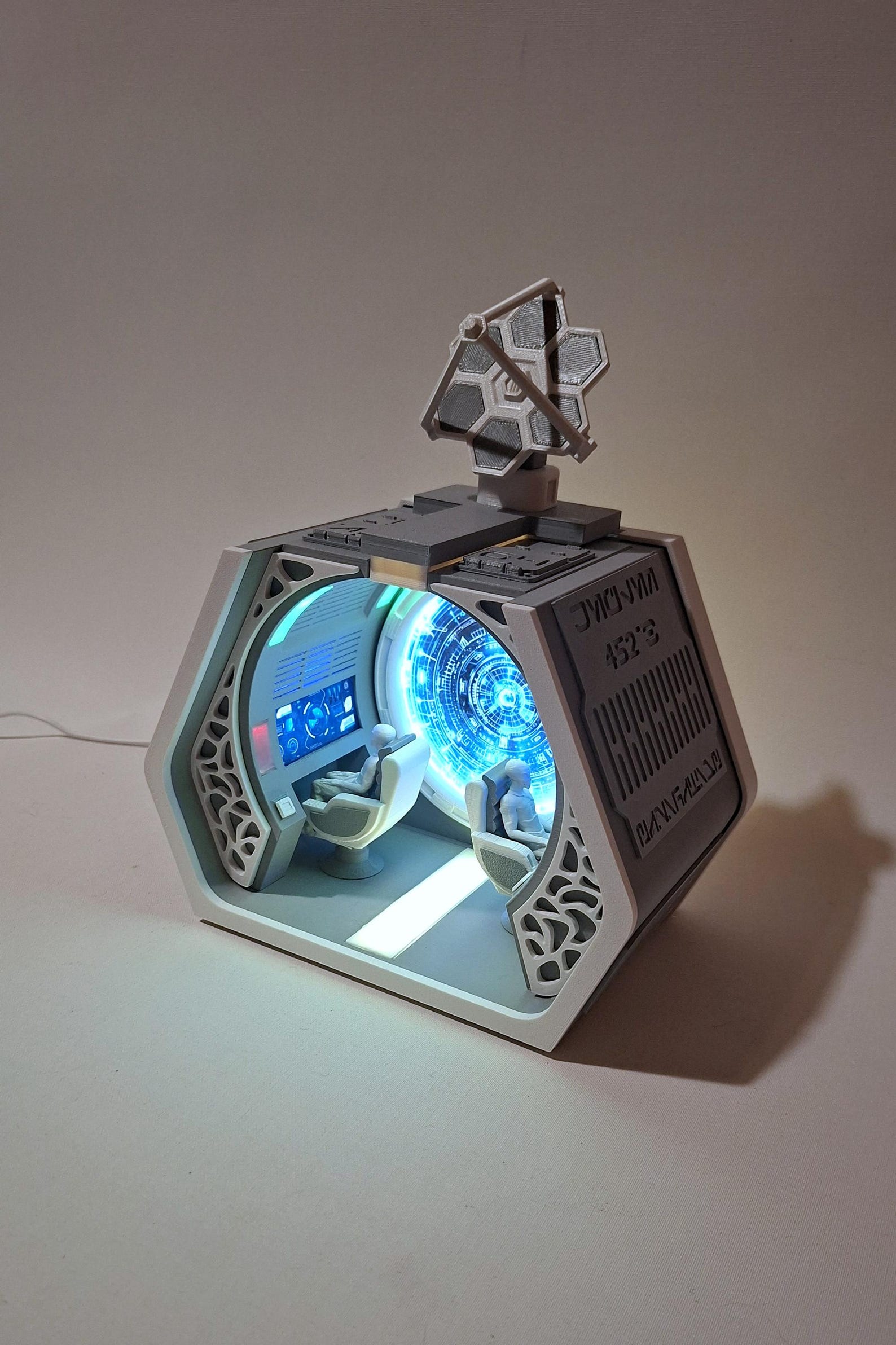 Space Rader Alien ALIEN RADAR STATION, Diorama, Spaceship Interior, Led Illuminated, Sci ...