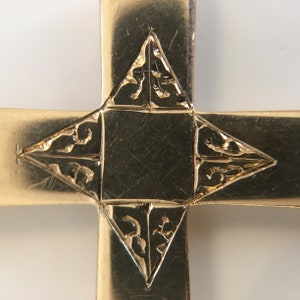 A Fine VINTAGE Solid 9CT Yellow Gold Hand-Crafted Fancy &#39;CELTIC&#39; Cross Pendant