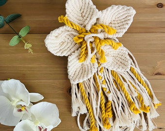 Fleur en macramé - petite taille - Hibiscus en coton - décoration à suspendre