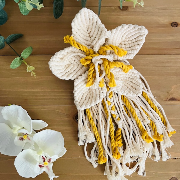 Fleur en macramé - petite taille - Hibiscus en coton - décoration à suspendre
