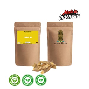 Può includere: Due buste di carta marrone di integratore a base di erbe "Acient Herbs" Tongkat Ali, con un mucchio di radici essiccate davanti. Le buste hanno etichette gialle e marroni. L'immagine include anche il testo "Made in Indonesia" ed etichette di alimenti vegani.