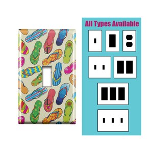 Può includere: Una placca per interruttore con un motivo colorato di infradito. La placca è disponibile in diverse dimensioni e configurazioni, tra cui interruttori singoli, doppi e tripli, nonché prese di corrente. "Tutti i tipi disponibili" è scritto nella parte superiore dell'immagine.