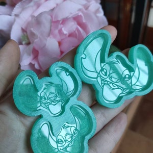 blaue Alien-Stich-Ohrringe und Schlüsselanhänger-Formen - Geek-Silikonformen