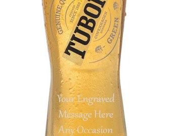 Vaso de cerveza delgado Tuborg personalizado con mensaje grabado. Gran regalo para él o para ella.