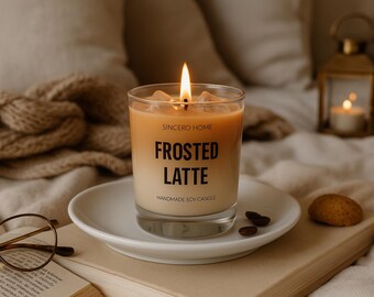 Handgemaakte sojakaars met ijskoffie latte geur, realistisch drankje design, esthetische woondecoratie en uniek cadeau idee