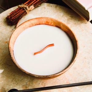Handmade Soy Candle in Wooden Jar – Luxurious Vanilla Scent, Soft and Natural Elegance