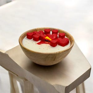 Large handmade soy candle with red heart decorations in wooden bowl, customizable fragrance option for Valentine&#39;s Day gift
