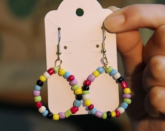 Pendientes de aro con cuentas de arcoíris coloridos, Joyas colgantes, Pendientes retro hippie dorados y plateados multicolores a la moda para ella