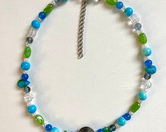 Collar de gargantilla con cuentas Agua terrosa Vidrio de mar Perla Cristal Piedra preciosa Collar de plata Cierre de langosta Boho Earthy Chic