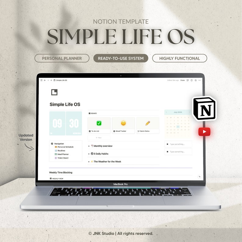 Il s'agit d'un ordinateur sur fond neutre avec un template Notion dessus : le Simple Life OS. L'image est titrée de manière similaire et un logo YouTube indique qu'il y a une vidéo sur cette même plateforme.