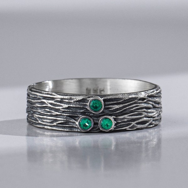Mens Emerald Wedding Band Ring For Men in Silver, Unique Three Stone Promise Ring For Boyfriend, Sapphire Gemstone Ring, Anniversary Gift