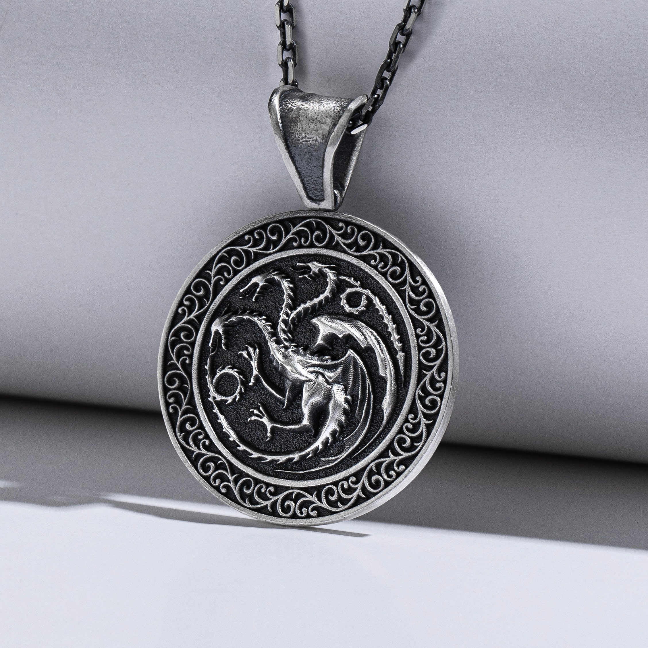 Iconic dragon choker worn by Daenerys (Emilia Clarke) as seen in Game Of  Thrones Season 6 Episodes 1 | Spotern