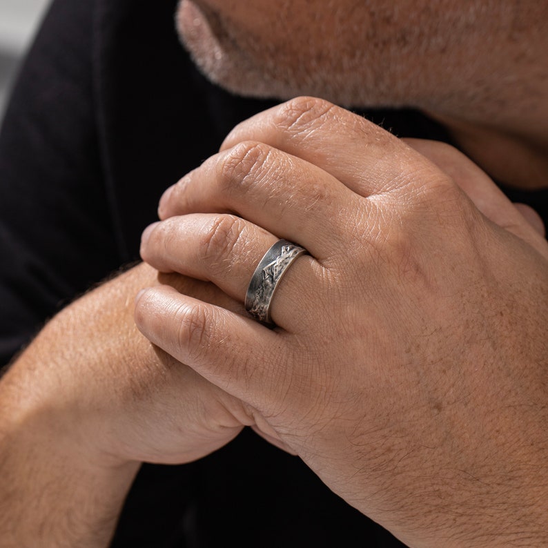 Mountain Band Ring For Men in Sterling Silver, Nature Wedding Ring to Family, Engraved Engagement Ring, Unique Promise Ring, Dainty Ring Gift Family, Vintage Jewelry to Boyfriend, Dainty Ring, Christmas Gift, Gift For Boyfriend, College Graduation