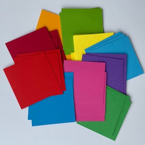 6cm Bunte regenbogen quadratische Stanzschnitte, für Scrapbooking, Kartentopper, Verzierungen, Kinderhandwerk, 160gsm Papier/Karte.