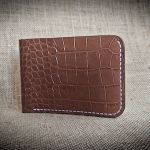 cartera de cuero cosida a mano