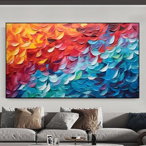 Puede incluir: Pintura al óleo abstracta sobre lienzo, con una vibrante exhibición de pinceladas superpuestas en tonos de naranja, rojo, rosa, azul y blanco. La obra de arte está enmarcada en un borde negro, creando un contraste visual impactante. Pintura rectangular grande.