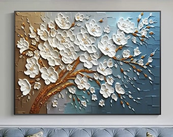 Puede incluir: Una pintura de una rama de flores blancas con detalles dorados sobre un fondo azul y marrón.