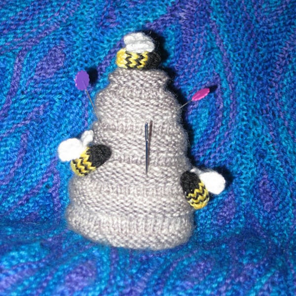 Oh Bee-hive! A pincushion/ornament/gnome hat!!! Pattern.