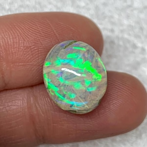 6 karat naturlig etiopisk opal - sällsynt opal med dendriter - oval opal cabochon - Welo-opal - dendritisk opal - flashig oval opal - 13,8 x 11,5 x 7,9 mm