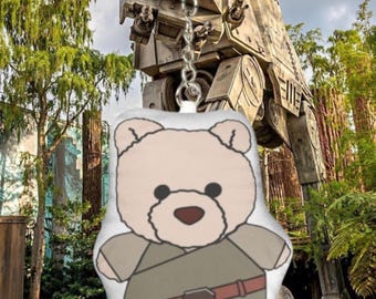 Llavero de peluche Cast MemBear Village, colgante para bolso con forma de oso inspirado en un viajero espacial, adorable accesorio de regalo de peluche de trabajador galáctico
