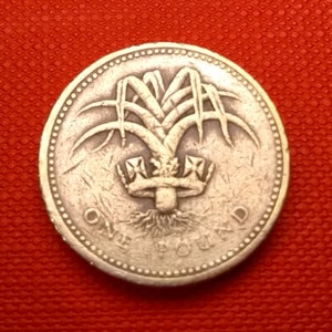 1985 One 1 Pound Coin- Welsh Leek in Coronet - UK /British