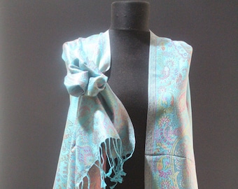 ターコイズストーンのディテールが施された花柄シルクスカーフ - Etsy 日本
