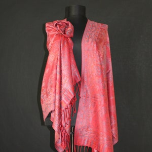 Haft jedwabnego szala, Jedwabny szal, Lekki szal, Ślubny szal, Wieczorowy szal, Prezent dla niej, Prezent dla mamy, Jedwabny szal, Szal silkWrap,