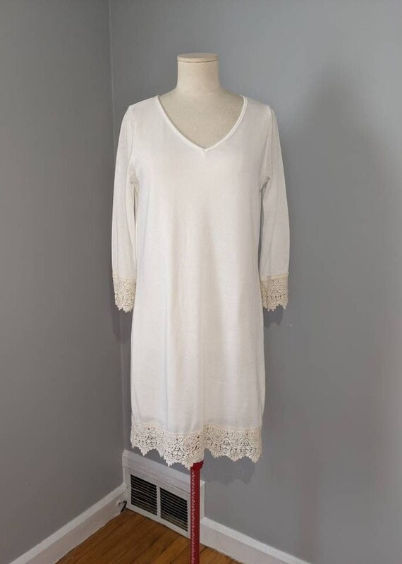 Buttons White Knit Dress with Crochet details