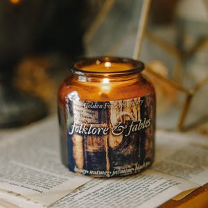 Folklore & Fables Candle, Cottagecore Decor, Fantasy Bookish Candle afbeelding 1
