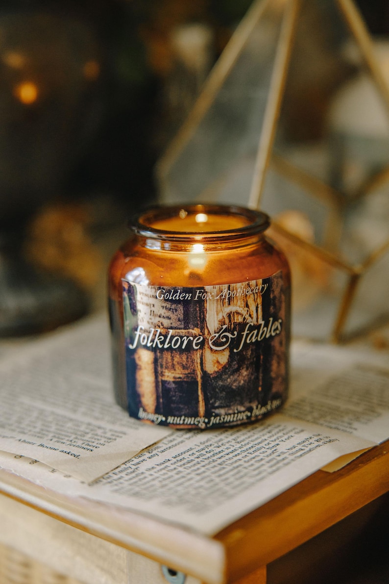 Folklore & Fables Candle, Cottagecore Decor, Fantasy Bookish Candle afbeelding 1