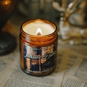 Folklore & Fables Candle, Cottagecore Decor, Fantasy Bookish Candle afbeelding 9