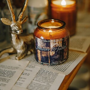 Folklore & Fables Candle, Cottagecore Decor, Fantasy Bookish Candle afbeelding 3