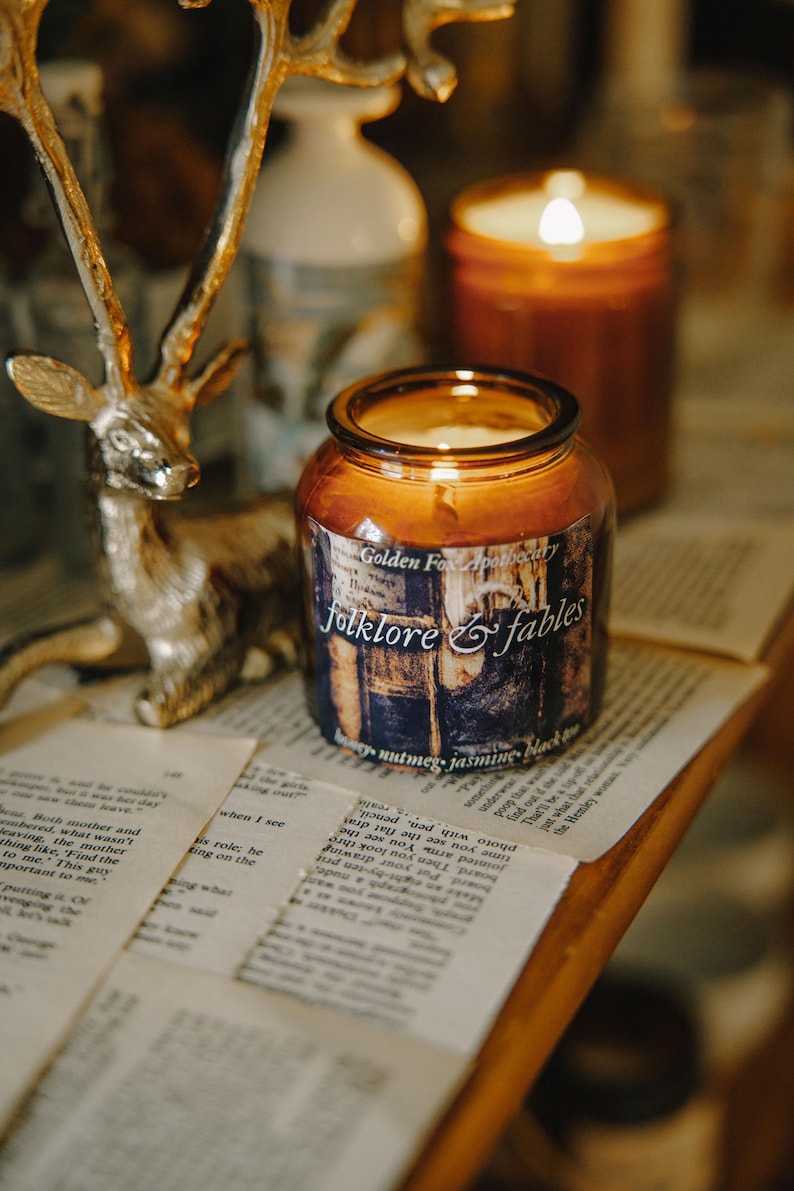 Folklore & Fables Candle, Cottagecore Decor, Fantasy Bookish Candle afbeelding 3