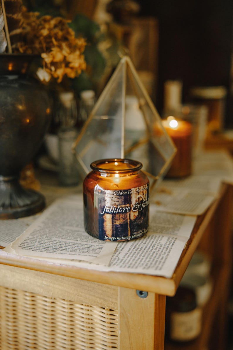 Folklore & Fables Candle, Cottagecore Decor, Fantasy Bookish Candle afbeelding 5