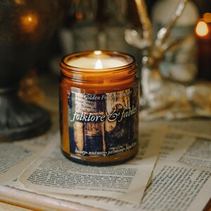 Folklore & Fables Candle, Cottagecore Decor, Fantasy Bookish Candle afbeelding 10