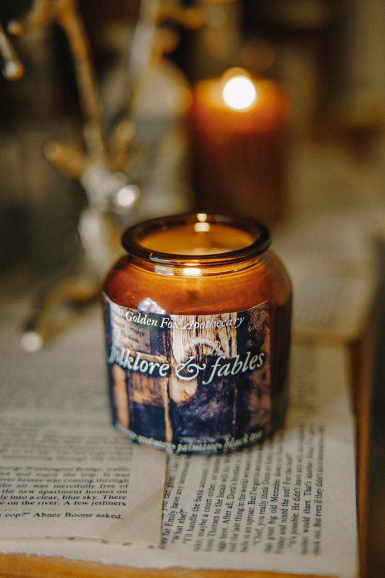Folklore & Fables Candle, Cottagecore Decor, Fantasy Bookish Candle afbeelding 2