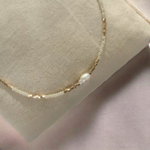 Golden pearl necklace with cultured pearls image 1