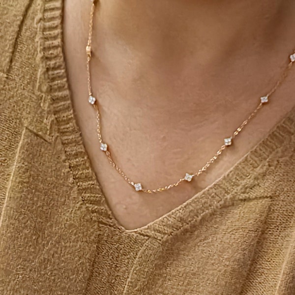 Collier luxe avec trèfles doré à l'or 24 carats