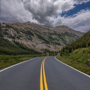Alleen degenen die het risico lopen te ver te gaan, kunnen erachter komen hoe ver ze kunnen gaan. Colorado, Aspen, bergen, canvasafdruk, fotoafdruk