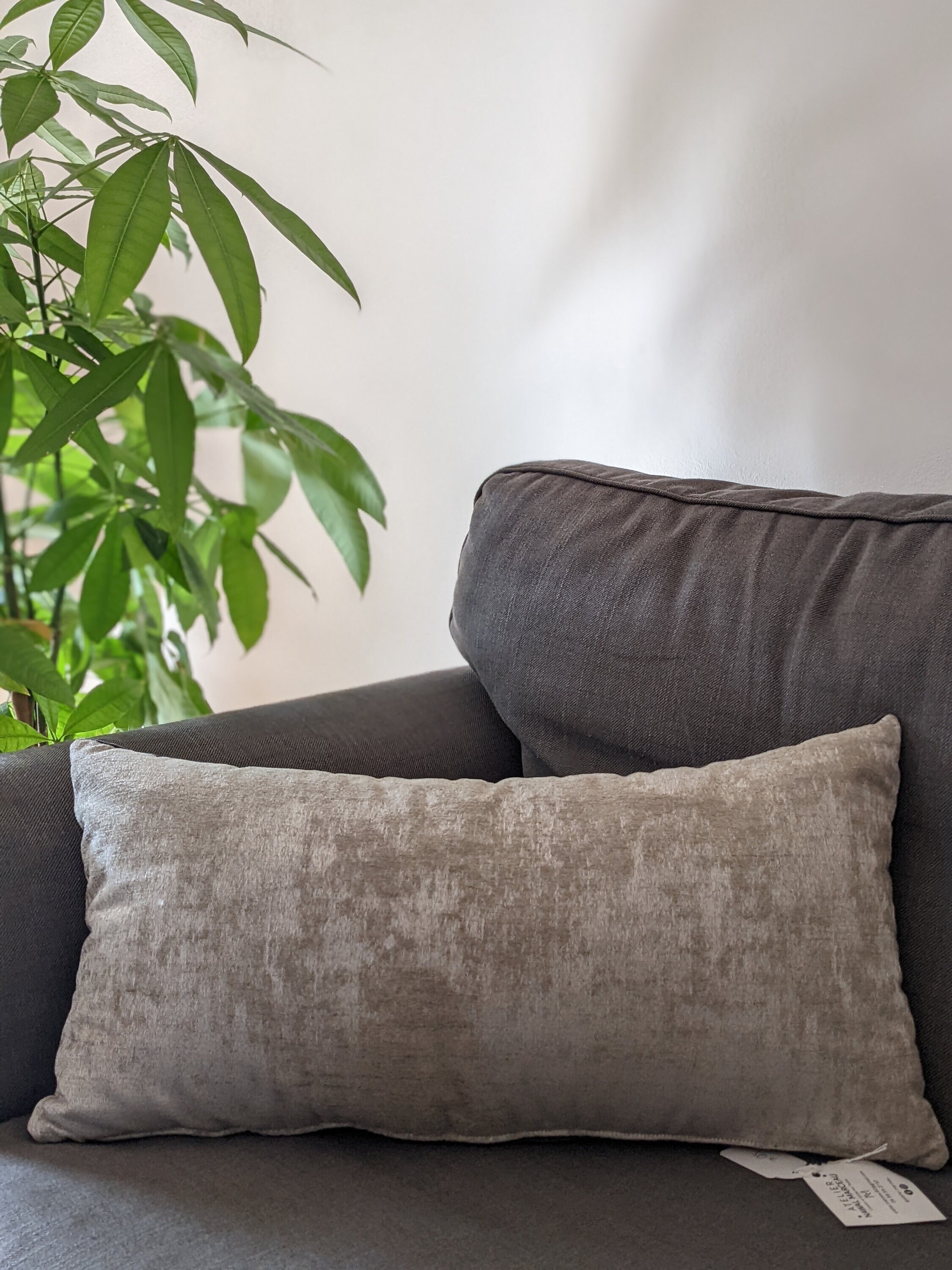 Coussin Velours Prune et Gris/Tissu Ameublement de Luxe/ 2 Faces Differentes/Dimensions 6232