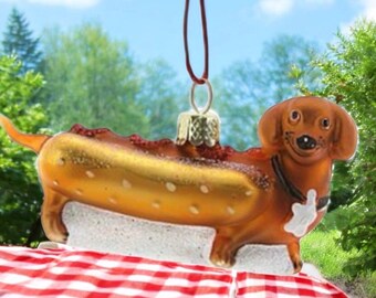 ホットドッグコスチュームを着たダックスフントのガラスオーナメント