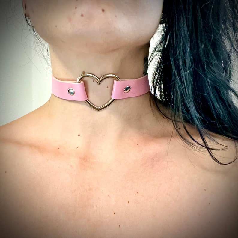 Pink Faux Leather Heart Ring Choker, Pink Heart Ring Choker, Pink Faux Leather Heart Ring Collar, Pink Heart Collar, Vegan Leather Collar 
