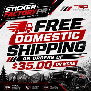 Pu&ograve; includere: Una grafica promozionale con il testo Sticker Factory PR, Toyota Racing Development e Free Domestic Shipping on orders of $35.00 or more. Il design include un'icona di camion rosso e un fuoristrada bianco su un paesaggio montano.