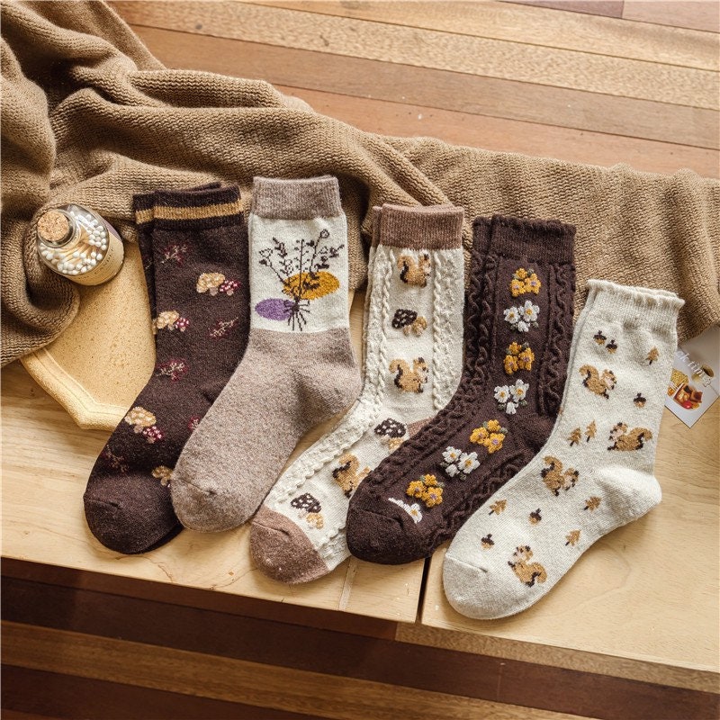  Kimkshine Floral Socks Women Nordic Textured Flower Cotton Socks,  Girls Vintage Cute Sweet Socks Novelty Ankle Crew Athletic Casual Socks with  Fancy Embroidered pattern 6 pairs : Clothing, Shoes & Jewelry