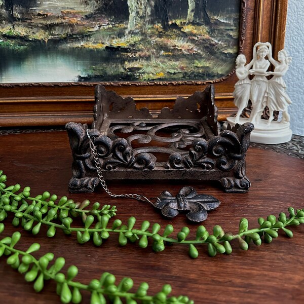 Vintage Ornate Cast Iron Fleur De Lis Napkin Holder
