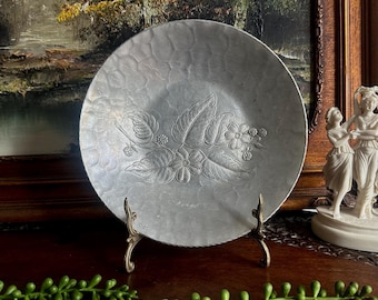 Vintage Everlast Hammered Aluminum Blackberry Design Bowl