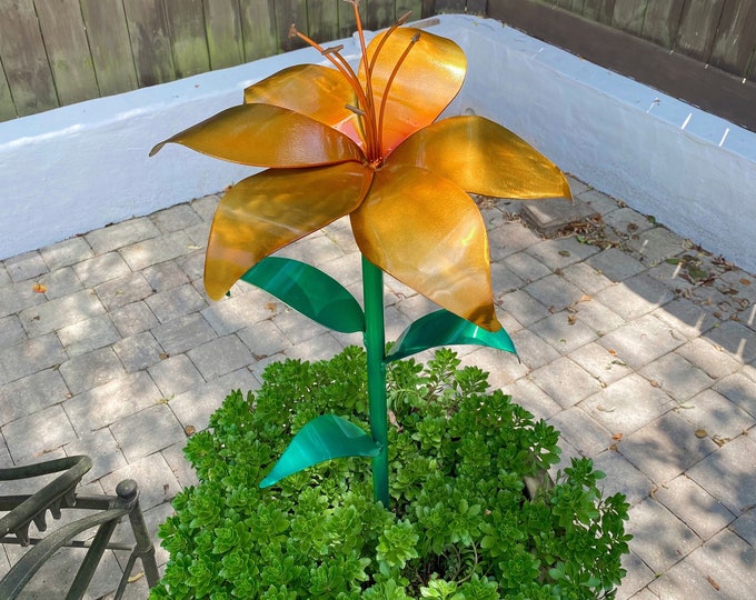 Large Metal Garden Lily, Garden Sculpture, Garden Decor, Yard Art, Metal Lily, Metal Flowers