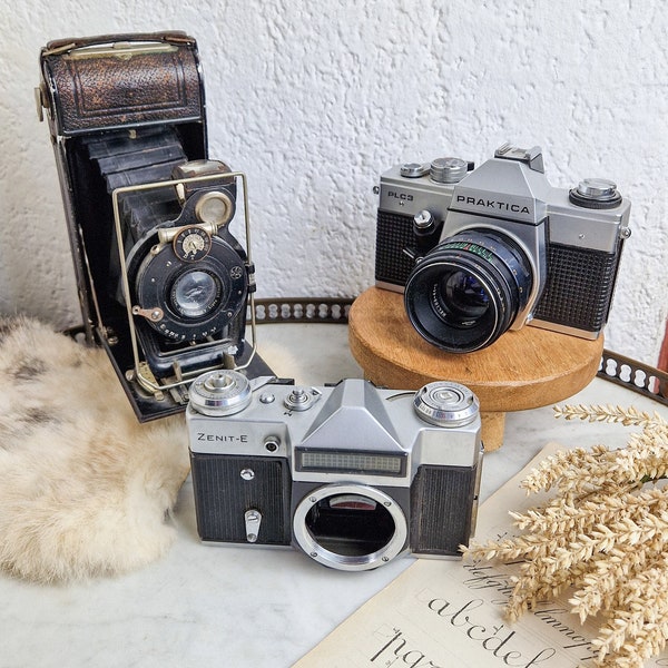 Duo d'appareils photos anciens de collection, Kaméra Nofel 33 AGC et Zenit-E 12