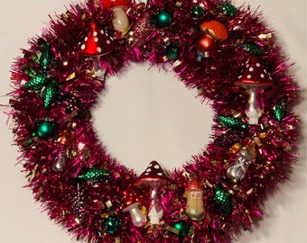 Christmas Decor, Christmas wreath, Christmas ornament, Red decor, Christmas decorations, holiday, traditional Christmas