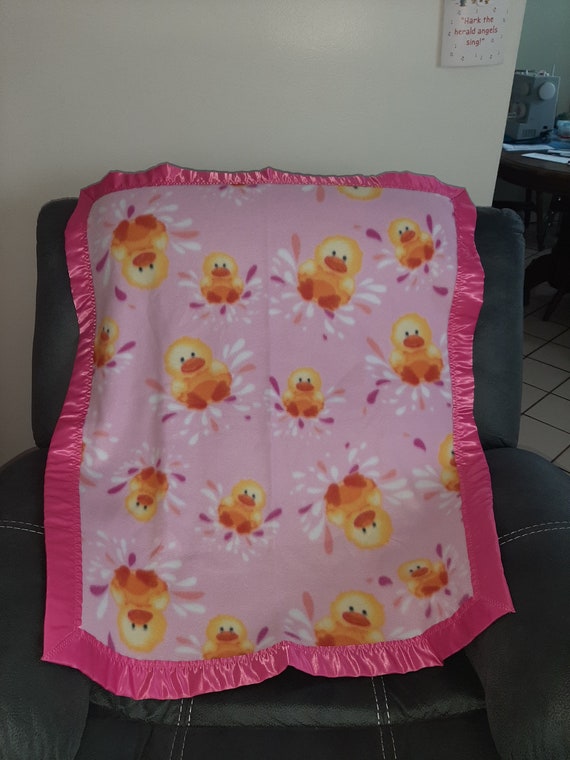 Bright pink fleece blanket outlet